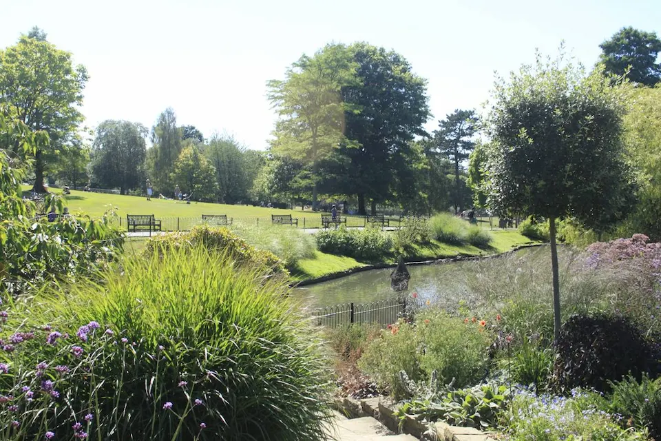 Golders Hill Park & Hill Garden Pergola