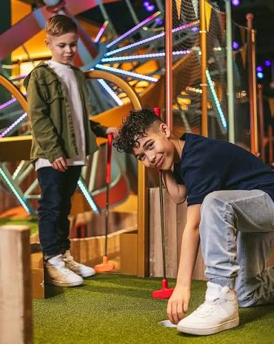 Swingers Crazy Golf (City)